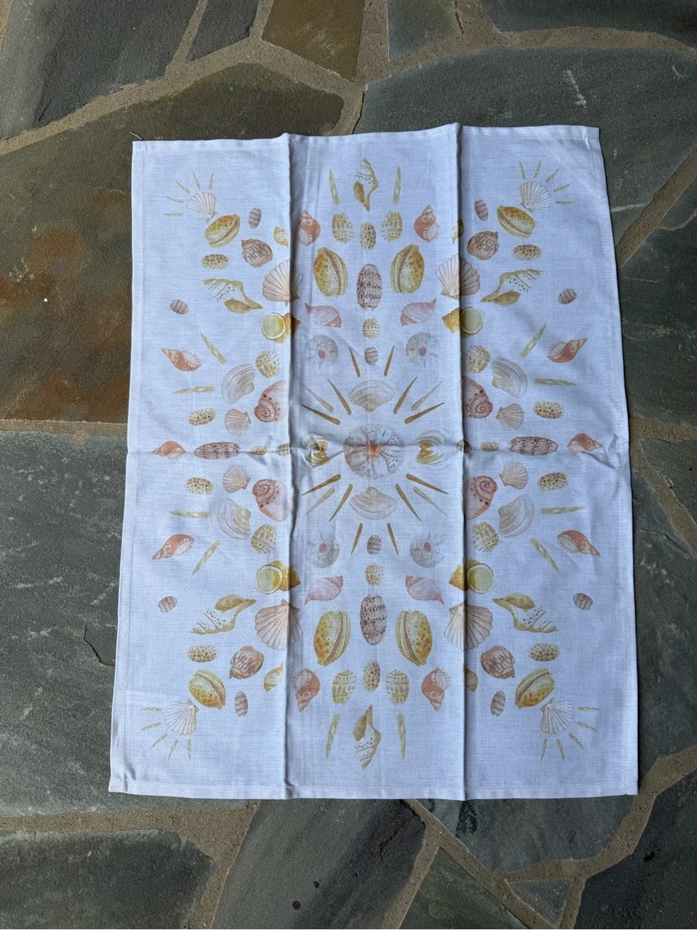 New🌟Anthropologie -Radiating Shells Dish Towel